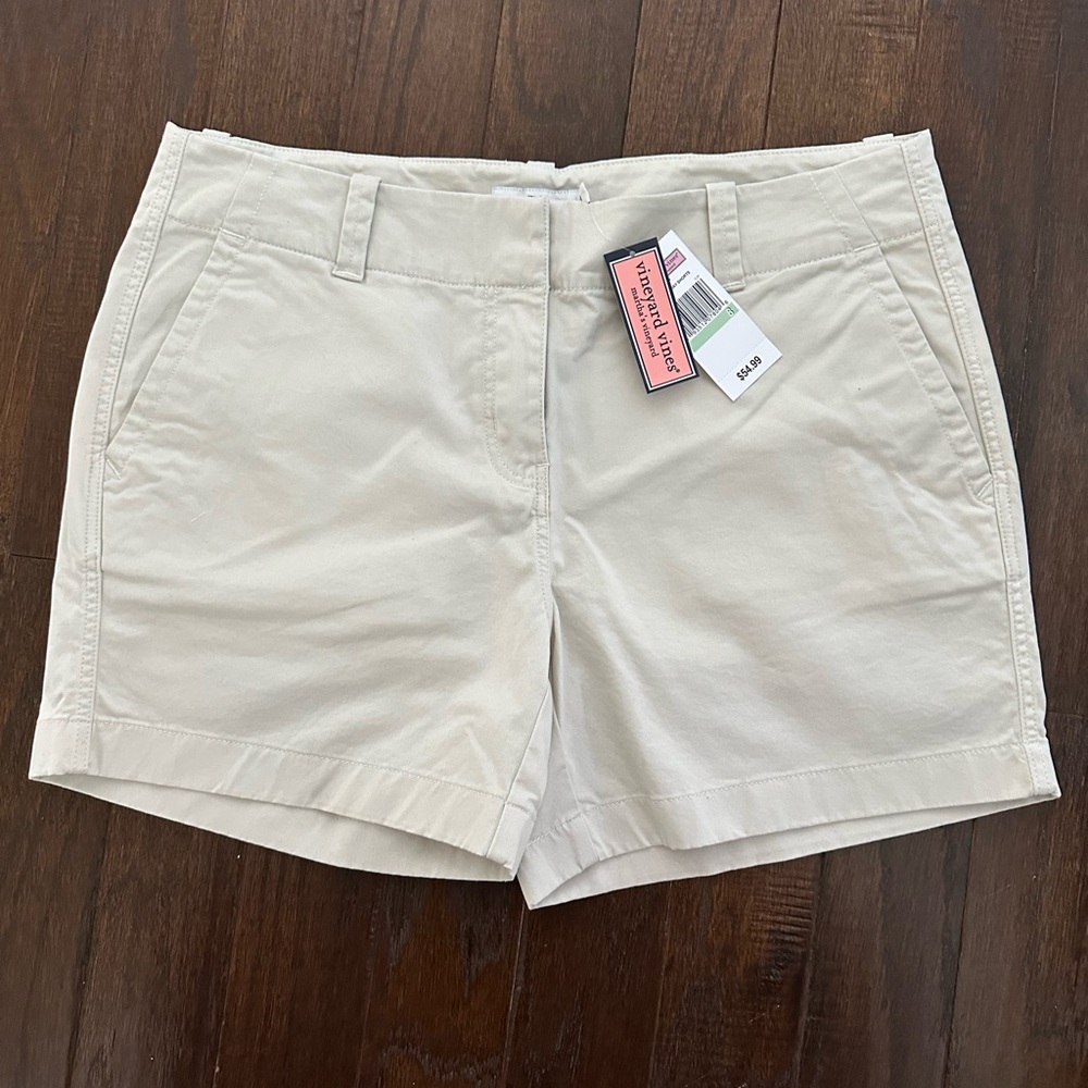 NWT Vineyard Vines Khaki Shorts, size 8